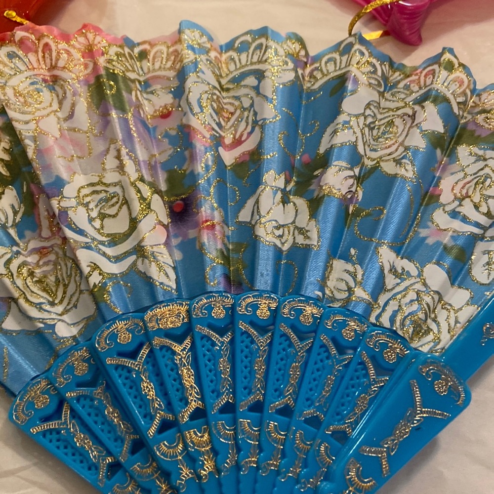 3 hand fans - Picture 4 of 11